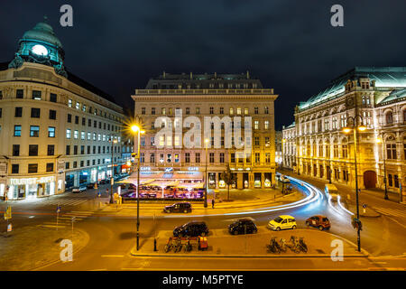 Vienna, Austria, 13 Ottobre 2016: una vista serale della celebre Opera di Stato di Vienna , Austria Foto Stock