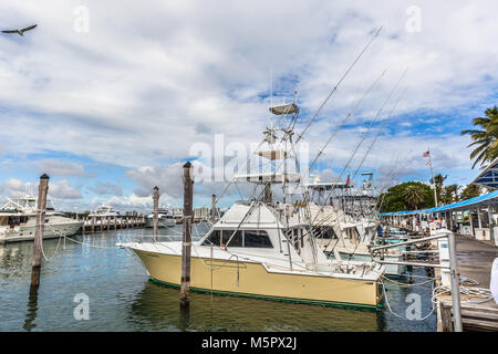 Barche da pesca ormeggiate al Bill Bird marina, Haulover Park, Miami, Florida, Stati Uniti d'America. Foto Stock