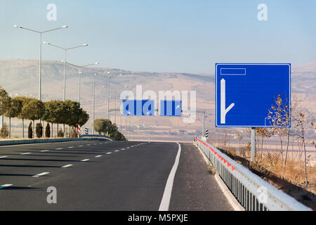 segni della strada principale Foto Stock