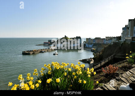 Tenby, South Pembrokeshire. Le immagini mostrano la spiaggia Nord e Porto. Tenby fu invasa dai Normanni. La spiaggia è stata insignita della bandiera blu. Foto Stock