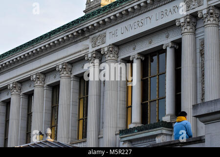 UC Berkeley il bellissimo campus contiene bellezza naturale e architettonica in uguale misura. Foto Stock