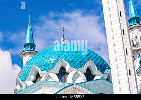 KAZAN, RUSSIA - Luglio 26, 2014: cupole del Kul Sharif moschea nel territorio del Cremlino di Kazan'. Repubblica di Tatarstan. Foto Stock