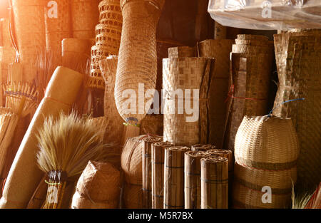 Articoli di vimini da bambù in Thailandia a mano naturale Foto Stock