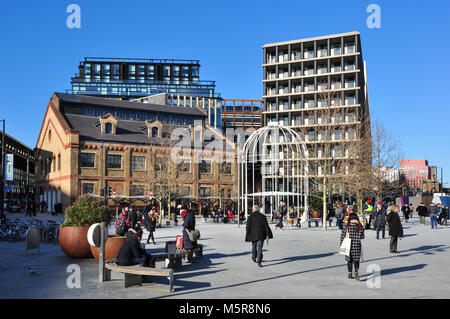 Recentemente risviluppata area della battaglia Bridge Place e King's Boulevard tra King's Cross e St Pancras stazioni ferroviarie, London, England, Regno Unito Foto Stock