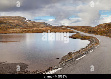 Norwegian itinerario panoramico Aurlandsfjellet tra Aurland e Laerdal in Sogn og Fjordane, Norvegia. Foto Stock