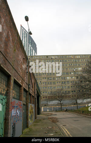 Fotografia a colori del Heygate Estate, Southwark, Londra del sud. Fotografato poco prima è stata demolita. Londra, Inghilterra, Regno Unito. Foto Stock