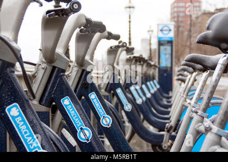 Fotografia a colori di Boris Bikes, Londra, Inghilterra, Regno Unito. Credito: Londra Snapper Foto Stock