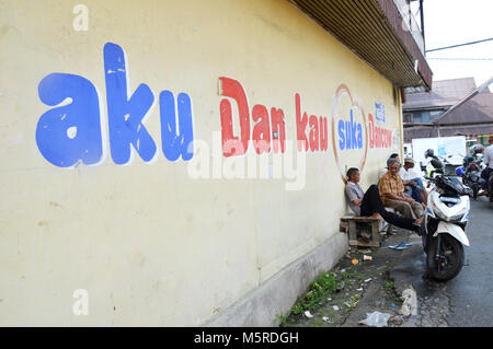 TARAKAN, Indonesia - 20 Marzo 2016 : vista in un angolo della città Tarakan Foto Stock