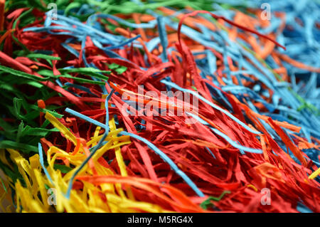 Multicolore di strisce di carta stretta fino dettaglio Foto Stock