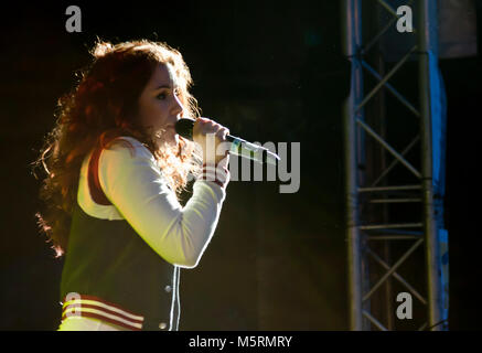 Katy B all'Evolution Festival, Newcastle Foto Stock