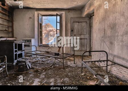 Casa abbandonata interno Foto Stock
