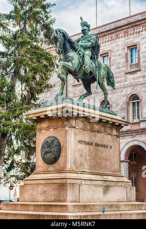 Statua equestre di Vittorio Emanuele II, primo re di un regno Italia fin dal VI secolo. Monumento in Piazza Italia, Perugia, Italia Foto Stock