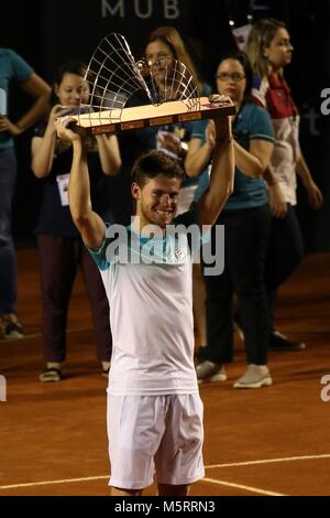 Rio de Janeiro, Brasile. Il 25 febbraio, 2018. Champion Diego Schwartzman (ARG) nella cerimonia di premiazione del Rio Open 2018 ATP 500. Credito: Maria Adelaide Silva/Alamy Live News Foto Stock