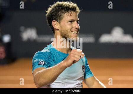 Rio De Janeiro, Brasile. Il 25 febbraio, 2018. Diego Schwartzman (ARG) è l'uomo sceglie il campione del Rio Open torneo di tennis, tenutasi in Gustavo KUERTEN corte presso il Jockey Club di Gávea, a sud di Rio de Janeiro, la domenica pomeriggio. (Foto: Delmiro Junior/Foto Premium) Credito: Eduardo Carmim/Alamy Live News Foto Stock