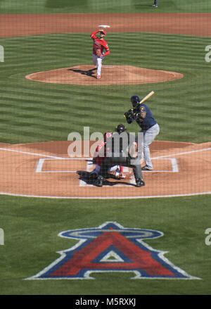 Tempe, Arizona, Stati Uniti. 24 Febbraio, 2018. Shohei Ohtani (Angeli) MLB : Los Angeles Angeli a partire lanciatore Shohei Ohtani piazzole di Jonathan Villar del Milwaukee Brewers durante un allenamento primaverile di baseball gioco a Tempe Diablo Stadium di Tempe, Arizona, Stati Uniti . Credito: AFLO/Alamy Live News Foto Stock