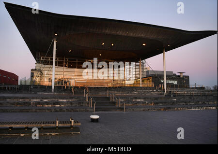 Il Senedd, casa di l'Assemblea nazionale del Galles a Cardiff Bay, nel Galles del Sud. Foto Stock