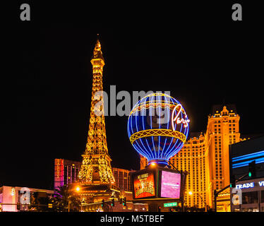 LAS VEGAS, NEVADA - luglio 4, 2007: Cityscape di notte di famosi edifici di Las Vegas dal nastro, Nevada. Foto Stock