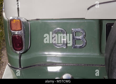 Il vecchio paese GB tag su un 1955 Ford Zephyr Consul cabrio, British famiglia auto Foto Stock