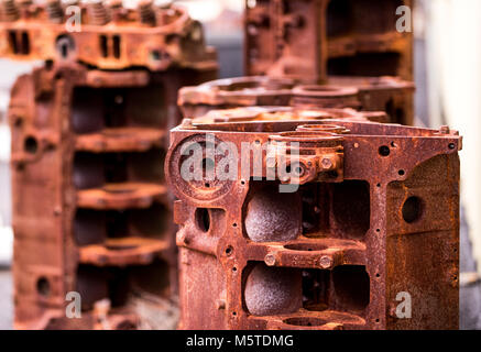 Rusty smantellati i blocchi motore Foto Stock