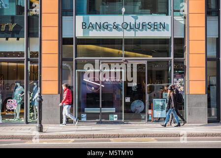 Bang & Olufsen shop negozio di fronte in Brompton Road e Knightsbridge di Londra, Regno Unito. Gli amanti dello shopping Foto Stock