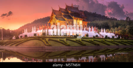 Royal Ratchaphruek Flora Park al tramonto di Chiang Mai Foto Stock