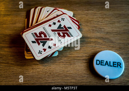 Pokerdeck con Dealerchip Foto Stock
