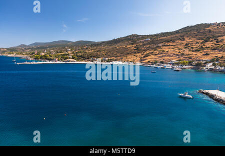 Panoramica del paesaggio costiero, porto di Agios Nikolaos. L'isola di Zante, Grecia. Popolare destinazione turistica Foto Stock