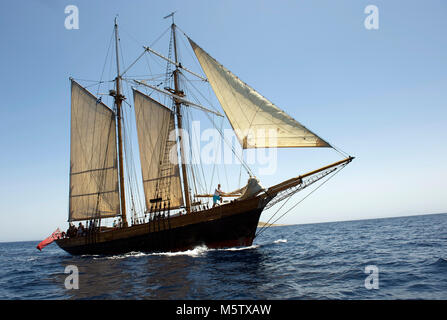 Nel 1945 il Belgio/olandese/British topsail schooner Johanna Lucretia vela off Syros Grecia, all'inizio delle Cicladi Classic Yacht Race. Foto Stock