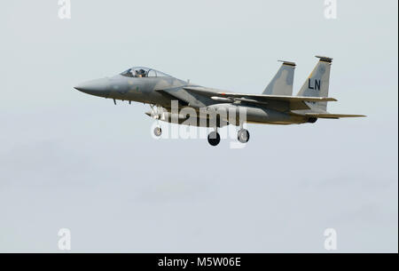 McDonnell Douglas F-15C Eagle, 84-0015 del 48th FW, 493rd FS, USAFE basato e visto in atterraggio a Lakenheath 23 aprile 2013. Foto Stock