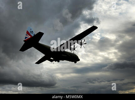 Lockheed Hercules C.5, ZH883, RAF, indossando i contrassegni speciali, 50 anni operazioni Hercules, visto e in base a RAF Brize Norton, Oxfordshire Foto Stock