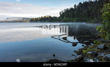 Lago Mapourika, Isola del Sud, Nuova Zelanda Foto Stock