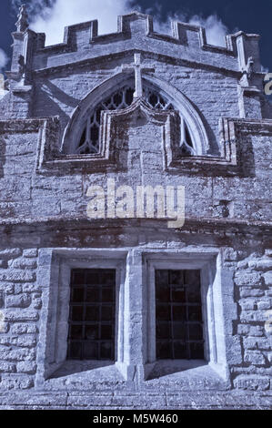 Immagini a infrarossi del XII secolo Chiesa di Tutti i Santi di Langport, Somerset, Inghilterra. A Il Grado 1 edificio elencato, gestiti dalla Chiesa la fiducia di conservazione Foto Stock