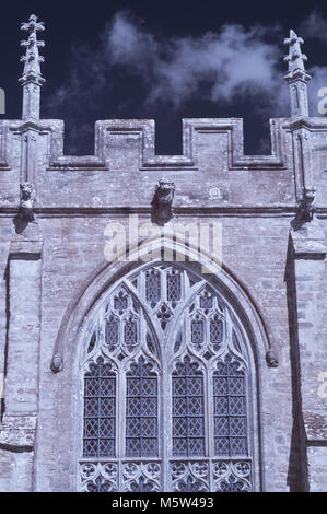 Immagini a infrarossi del XII secolo Chiesa di Tutti i Santi di Langport, Somerset, Inghilterra. A Il Grado 1 edificio elencato, gestiti dalla Chiesa la fiducia di conservazione Foto Stock