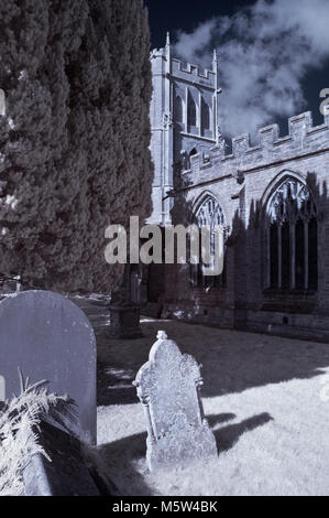 Immagini a infrarossi del XII secolo Chiesa di Tutti i Santi di Langport, Somerset, Inghilterra. A Il Grado 1 edificio elencato, gestiti dalla Chiesa la fiducia di conservazione Foto Stock