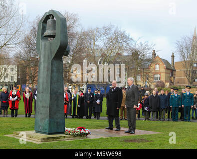 I politici, i membri della polizia e delle forze armate, ventures e gli ospiti invitati assiste l'olocausto Giorno Memoriale della cerimonia alla guerra sovietica Memorial in Geraldine Maria Harmsworth Park a Southwark, organizzata dal Soviet Memorial Trust Fund, Southwark Council e il Museo Imperiale della Guerra. Olocausto Memorial Giornata segna il 73º anniversario della liberazione di Auschwitz campi di concentramento e di sterminio dal sovietico Armata Rossa nel 1945. Valutazione stabilisce corona al Memoriale dell Olocausto Tree sovietica e Memoriale di guerra. Dotato di: atmosfera dove: Londra, Regno Unito quando: 26 Gen 2018 Credit: WENN.co Foto Stock