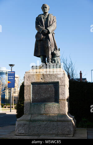 Scott Memorial, la statua di Robert Falcon Scott, in Portsmouth Historic Dockyard / Historical cantieri. Regno Unito. Scott & i suoi compagni sono morti nel 1912 Foto Stock