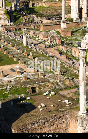 Il Foro Romano resti visibile dal Colle Palatino. Roma. Lazio. L'Italia. Foto Stock