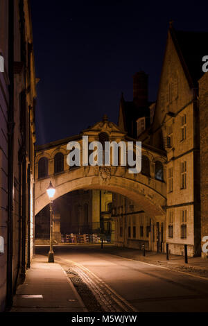 Ponte dei Sospiri. Hertford bridge di notte. Oxford, Oxfordshire, Inghilterra Foto Stock