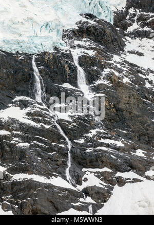 Cascate da neve fuso; faccia del Glaciar Francesca; Parco Nazionale Torres del Paine; Cile Foto Stock