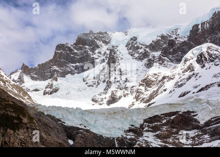 Cascate da neve fuso; faccia del Glaciar Francesca; Parco Nazionale Torres del Paine; Cile Foto Stock