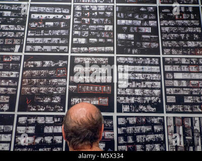 Portland, Oregon, Stati Uniti d'America. 26 FEB 2018. Fotografo Robert Frank's schede di contatto per gli Americani' al Blue Sky Gallery di Portland, Oregon, Stati Uniti d'America. Il lavoro è stato distrutto in un "Distruzione Dance" le prestazioni rovinare le fotografie con inchiostro e mutilazioni con forbici, coltelli e anche pattini da ghiaccio alla fine della corsa. La distruzione è stata Frank la protesta per quanto riguarda oggi la cupidigia nel global mercato dell'arte. Credito: Ken Hawkins/Alamy Live News Foto Stock