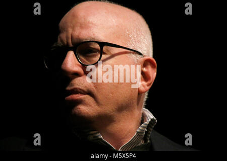 Berlino, Germania. 26 Febbraio, 2018. Michael Wolff in occasione della presentazione del suo libro su Donald Trump Presidenza il fuoco e la furia, Volksbuehne, Berlino. Credito: 360b/Alamy Live News Foto Stock