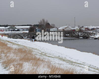 Sheerness, Kent, Regno Unito. Il 27 febbraio, 2018. Regno Unito: Meteo nevicata nel Sheerness nel nord Kent nella luce di avvertimento color ambra area. Credito: James Bell/Alamy Live News Foto Stock