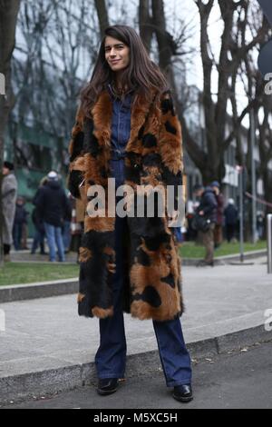 Milano, Italien. Il 25 febbraio, 2018. Chiara Totire ponendo il Emporio Armani visualizza durante la Fashion Week di Milano - Feb 25, 2018 - Credit: Pista Manhattan/Valentina Ranieri ***per solo uso editoriale*** | Verwendung weltweit/dpa/Alamy Live News Foto Stock