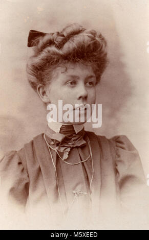 Louisa Jupp, nato nel 1880, e probabilmente circa 20 quando questa fotografia è stata realizzata, circa 1900 Foto Stock