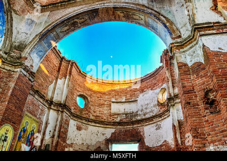 Distrutta la cupola della chiesa ortodossa nel villaggio di Lenino in Bielorussia, regione di Gomel, distretto di Dobrush Foto Stock
