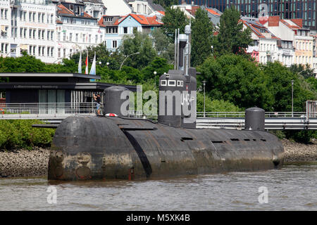 Museo sottomarino U-434 nel porto, il distretto di St Pauli, Amburgo, Germania Foto Stock