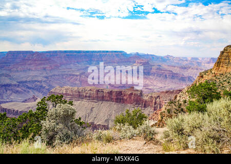 Viste dal bordo Sud del Grand Canyon in Northern Arizona. Ho potuto trascorrere tutto il giorno la ripresa di questo magnifico fenomeno naturale. Foto Stock
