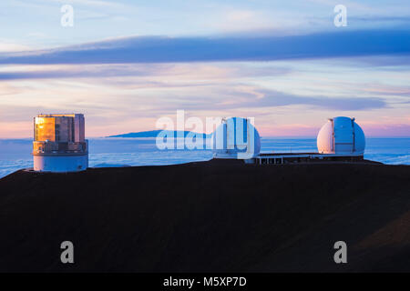 W. M. osservatorio Keck e Vulcano Haleakala a Maui dal vertice sul Mauna Kea, la Big Island delle Hawaii, STATI UNITI D'AMERICA Foto Stock