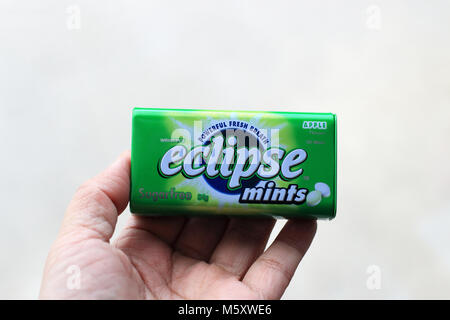 Australian Eclipse un alito fresco Apple zecche aromatizzato isolata contro uno sfondo bianco Foto Stock